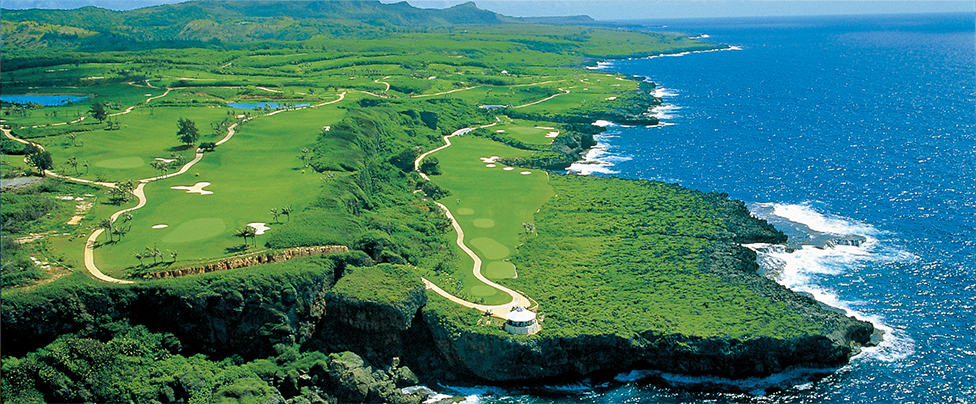 Breathtaking ocean view and impressive scenes from all holes you play.